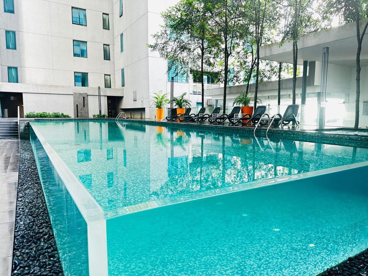 Summer Suites Klcc By Purple Orchid Kuala Lumpur Exterior foto